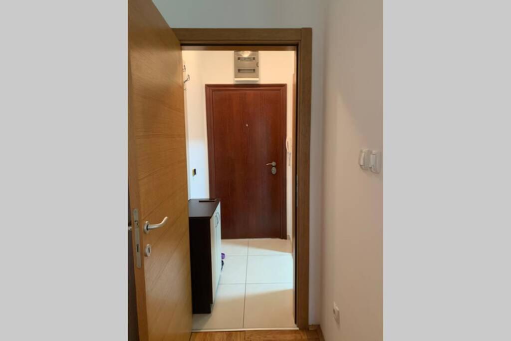 Renovated Cozy Studio 7 At Top Location - Available For Long Term Rentals Novi Sad Dış mekan fotoğraf